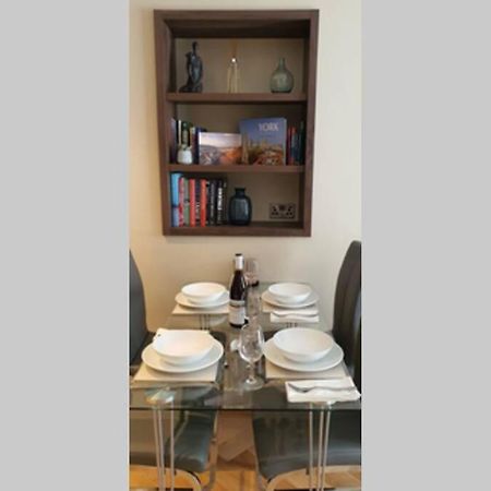 יורק Luxury One Bedroom Apartment Within The City Walls מראה חיצוני תמונה
