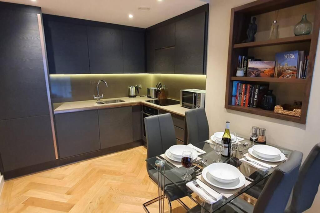 יורק Luxury One Bedroom Apartment Within The City Walls מראה חיצוני תמונה