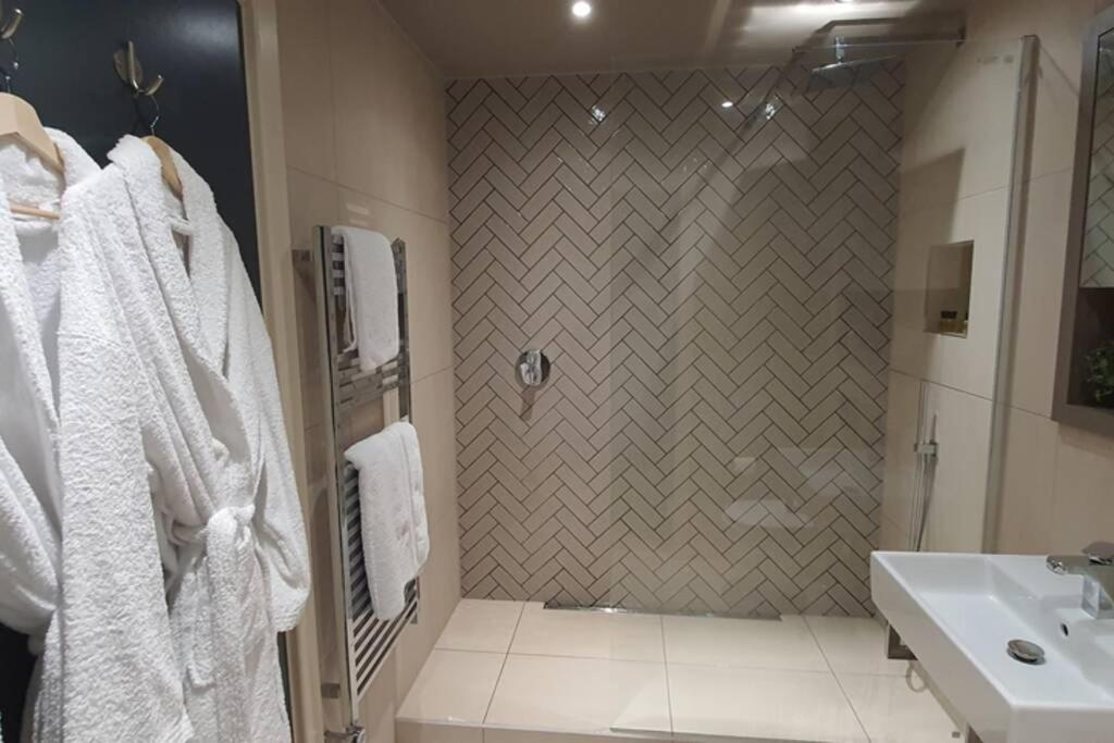 יורק Luxury One Bedroom Apartment Within The City Walls מראה חיצוני תמונה